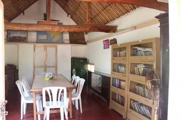 The library at Pravaham