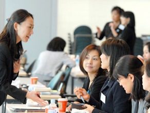 Japan women at work